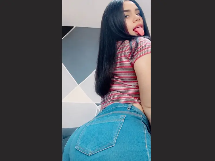 Chloe-Janssens live webcam