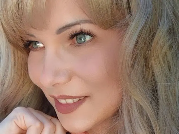 EVELINA45 live webcam