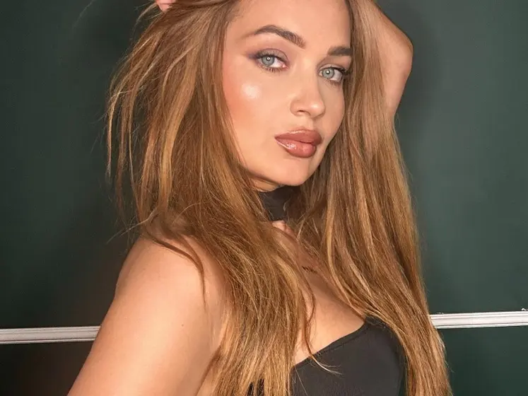 OliviaGold live webcam