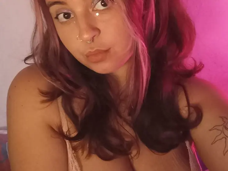 Rileymoonstar live webcam