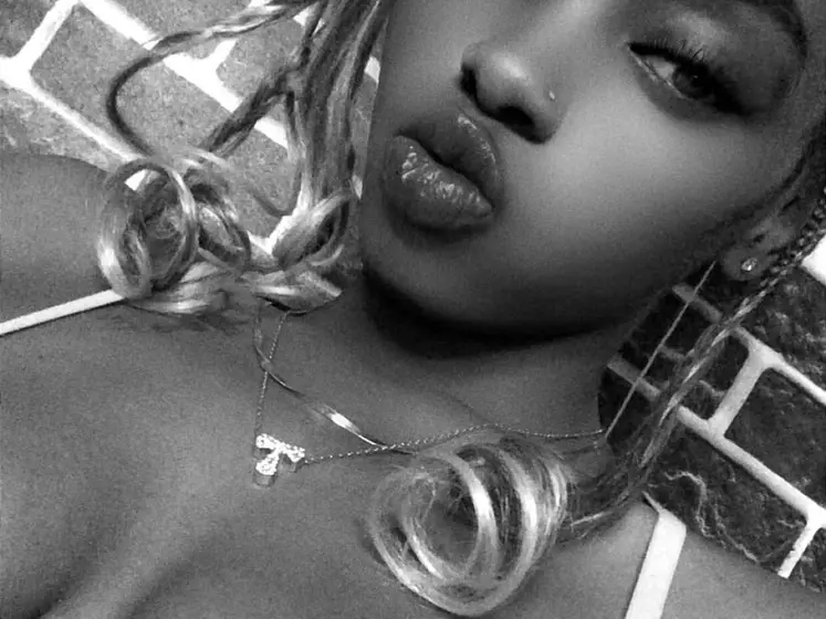 Sweetebony21 live webcam